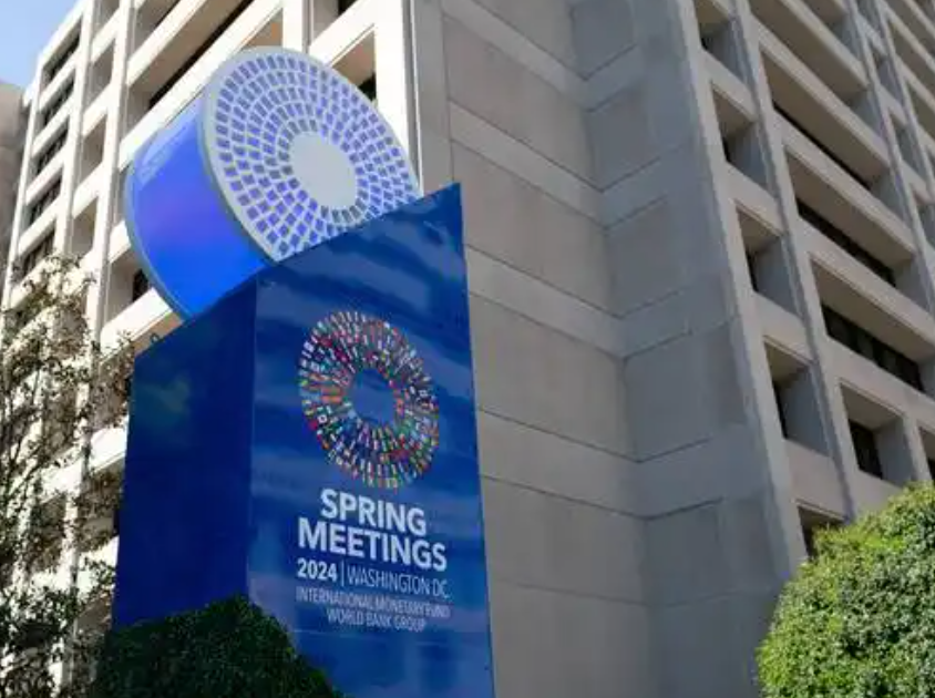 IMF敦促高度警惕关税，美国收紧移民政策影响不